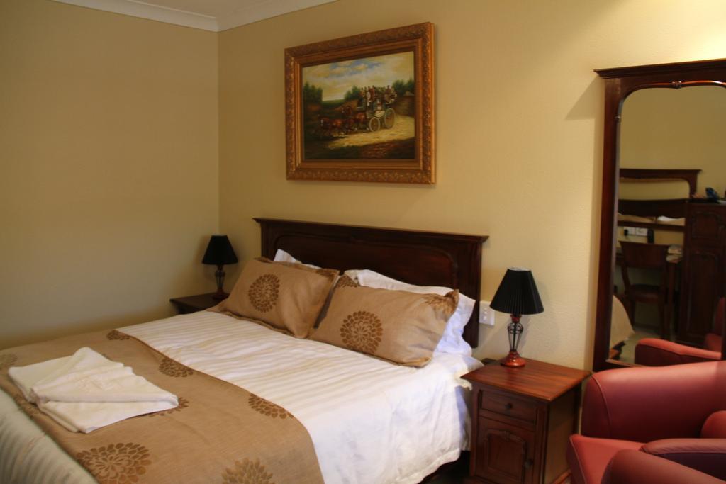 Overlander Homestead Motel Рома Номер фото