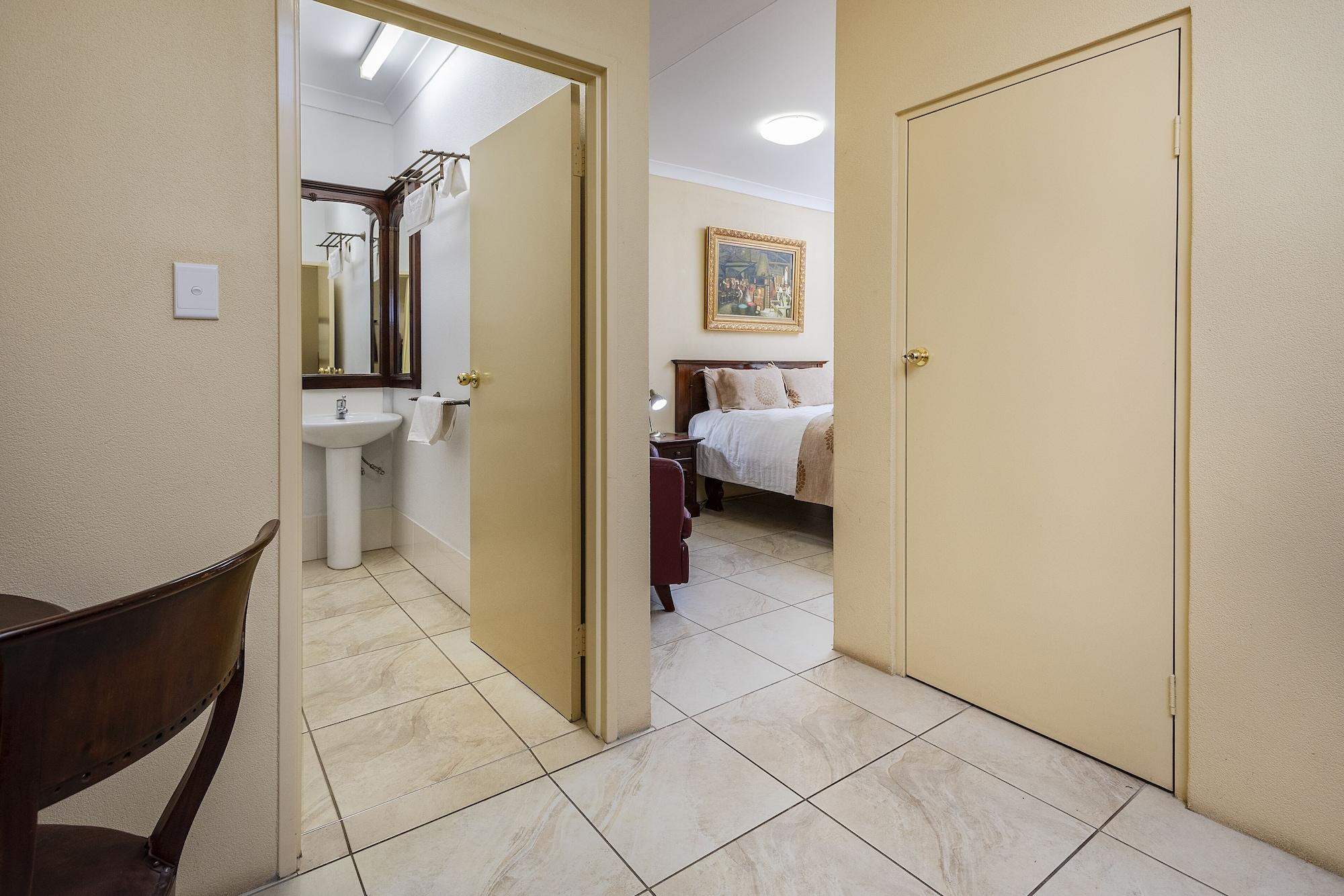 Overlander Homestead Motel Рома Екстер'єр фото
