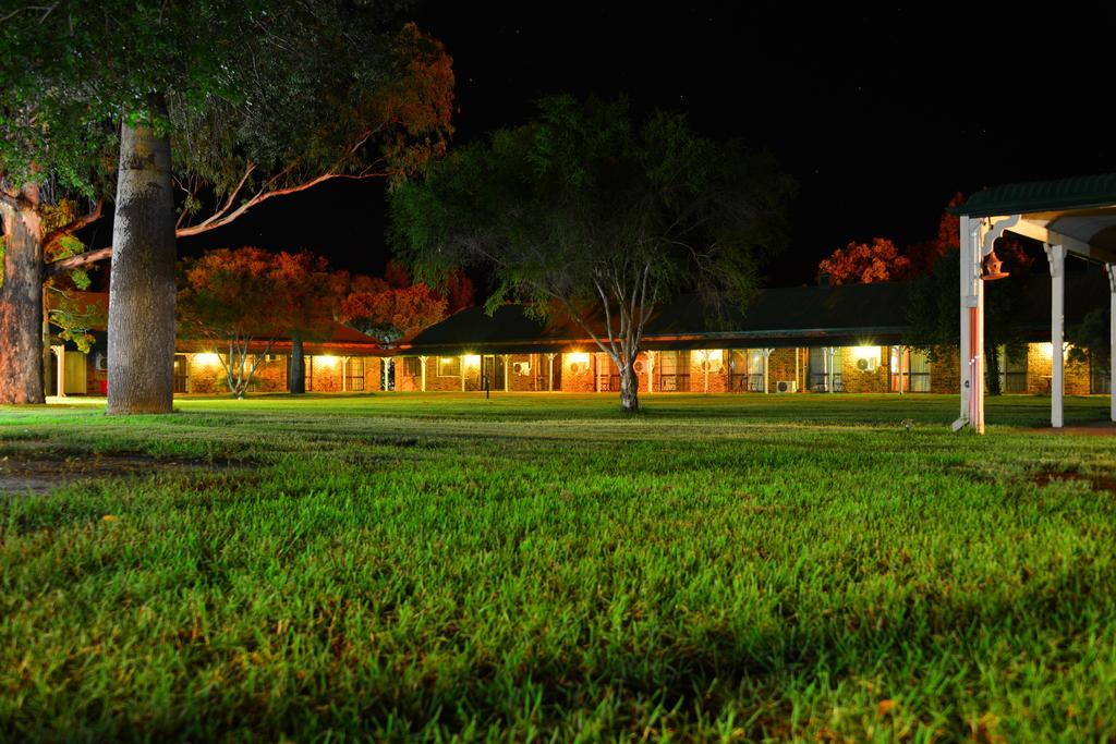 Overlander Homestead Motel Рома Екстер'єр фото