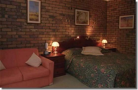 Overlander Homestead Motel Рома Номер фото