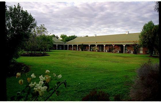Overlander Homestead Motel Рома Екстер'єр фото