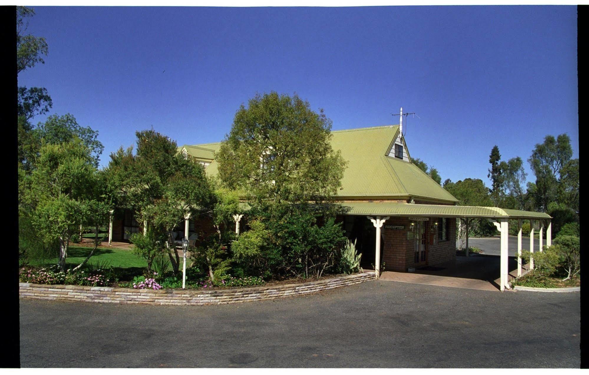 Overlander Homestead Motel Рома Екстер'єр фото
