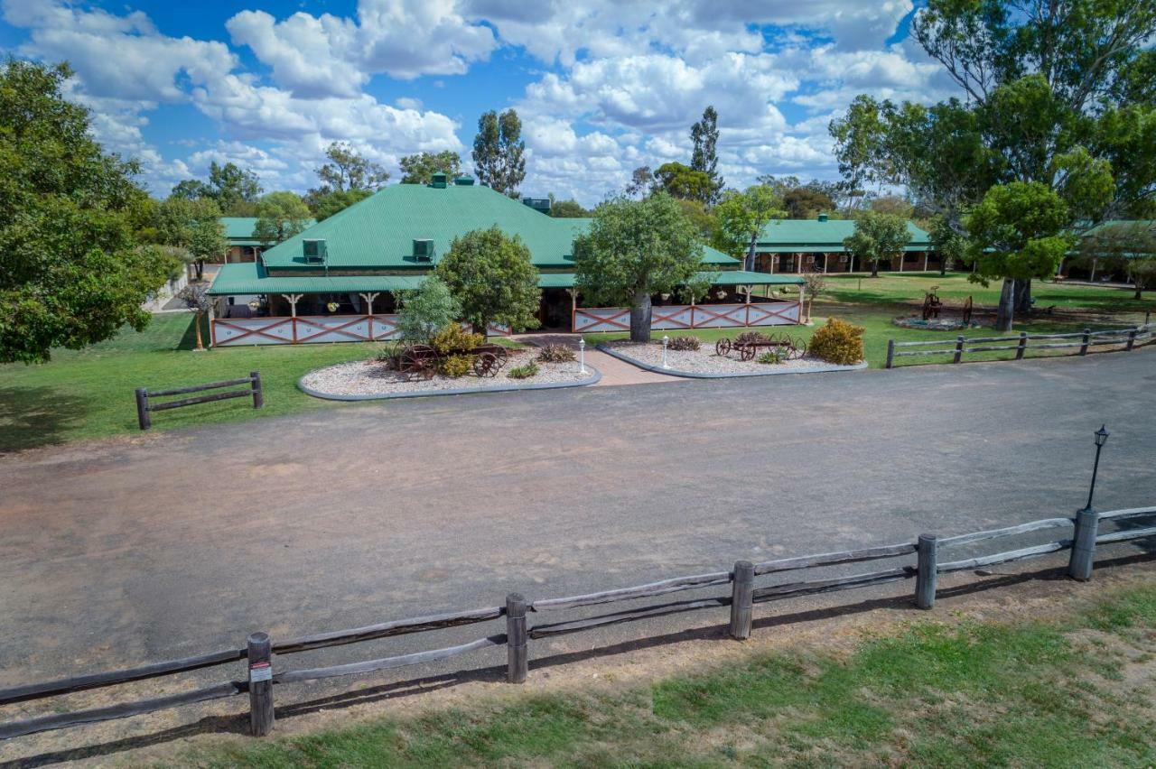 Overlander Homestead Motel Рома Екстер'єр фото