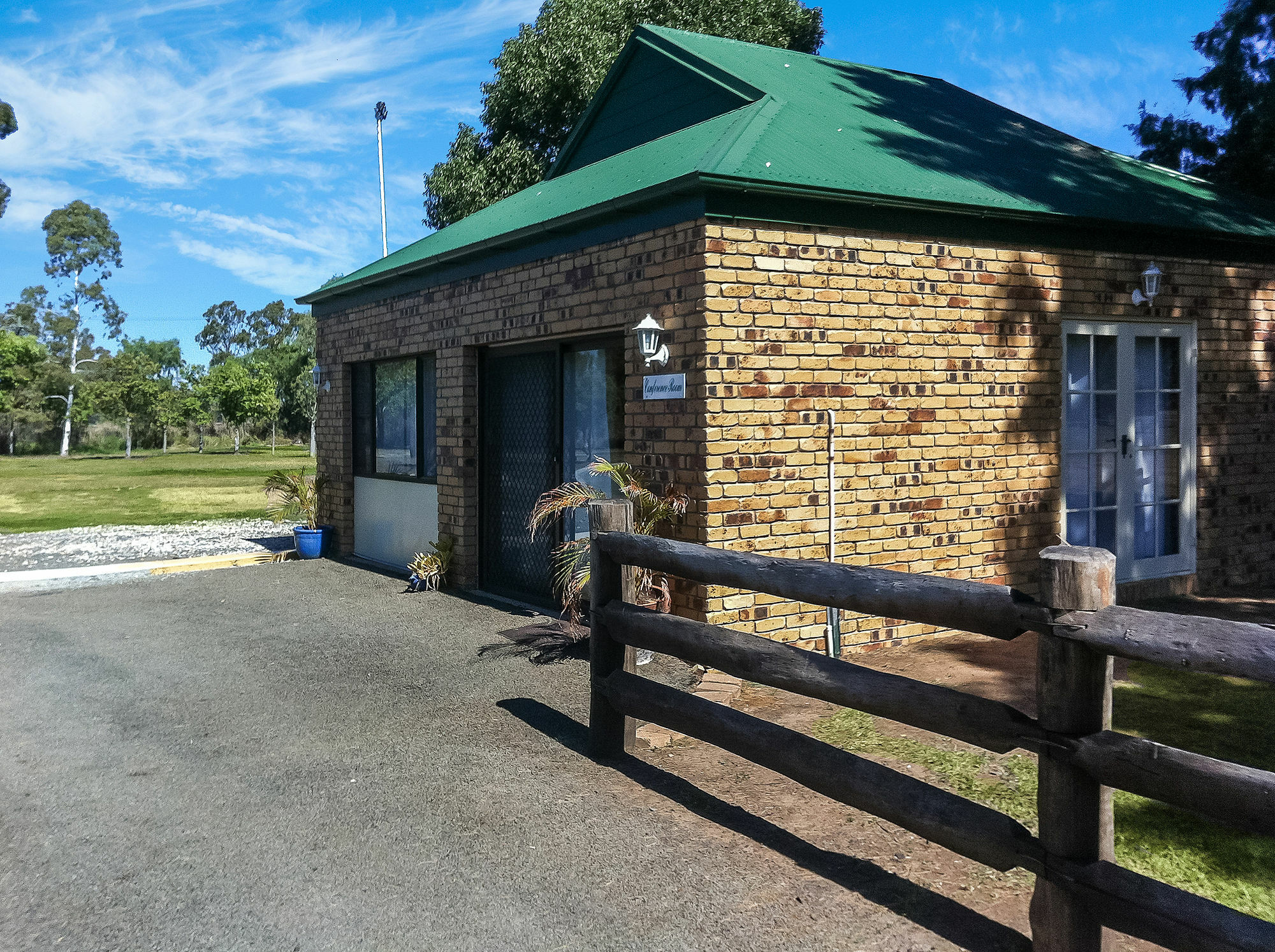 Overlander Homestead Motel Рома Екстер'єр фото